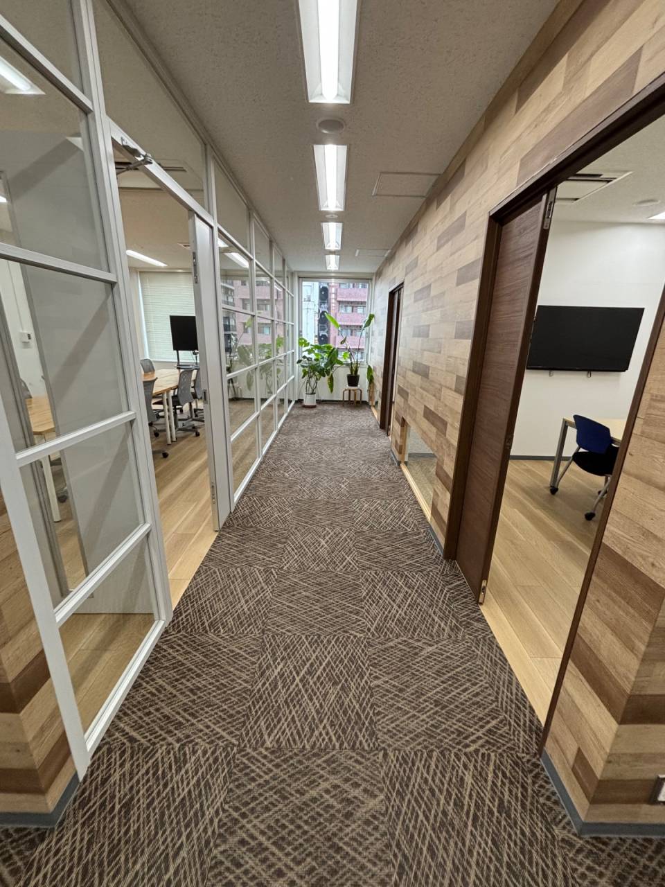 現オフィス会議室 床工事